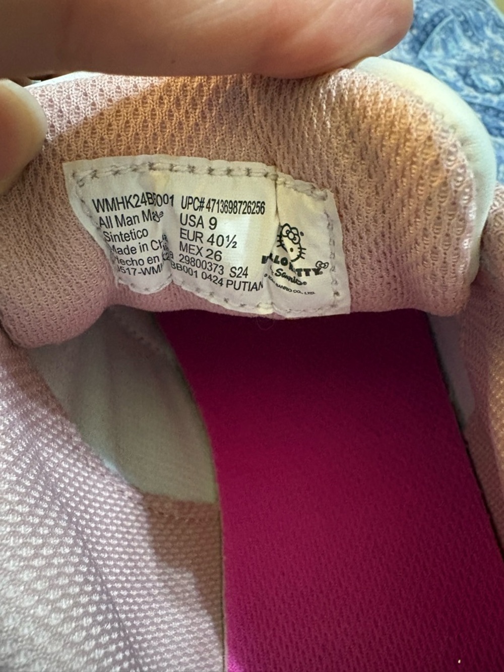 Hello Kitty Pink Sneakers Women’s 9 NWT - Picture 6 of 7
